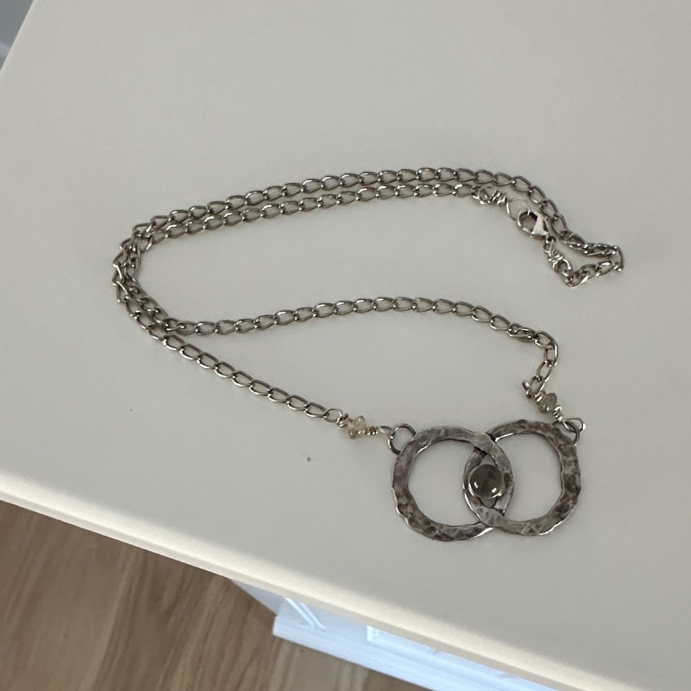 Hammered Double Ring Pendant Necklace in Silver Tone